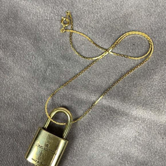 Authentic Louis Vuitton LV Signature Brass Padlock Key 14k Gold Plating Necklace - Picture 5 of 6